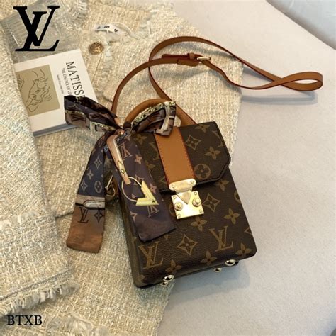 bolsa quadrada louis vuitton|Louis Vuitton new square bag.